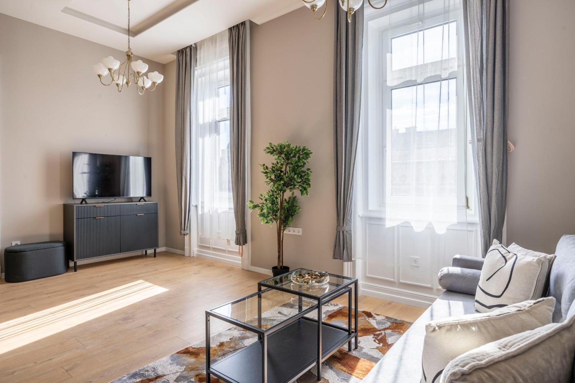 Exclusive N' Spacious Elizabeth Central Suite Budapest Exterior photo